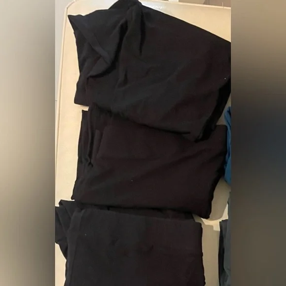 *SOLD* 🖤TORRID SOLID BLACK LEGGINGS (3 PAIRS) SIZE 3X🖤 - Picture 2 of 4